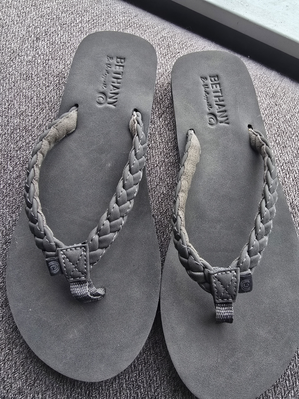 Source Unknown Gray Braided Thong Sandals